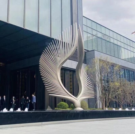 不锈钢翅膀雕塑